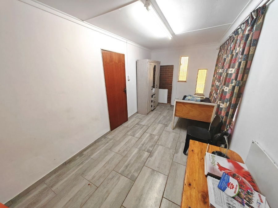 10 Bedroom Property for Sale in Brandwag Free State